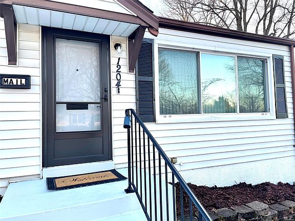 4th image of 1204 Laire Dr