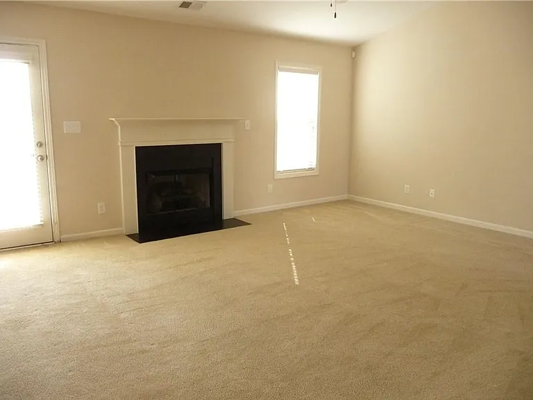 1939 Jenny Rd — Photo 2