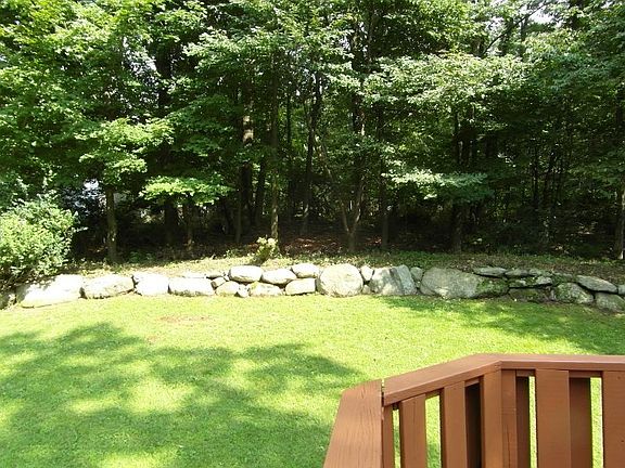 5th image of 44 Tall Oaks Dr