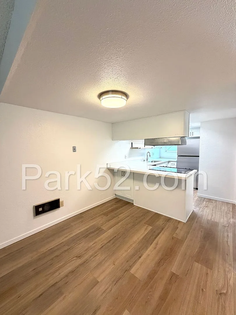 First Full Month FREE! Updated 2 Bedroom University Place Townhome — Photo 3