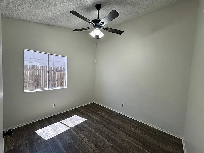 1618 E Sandra Ter — Photo 4