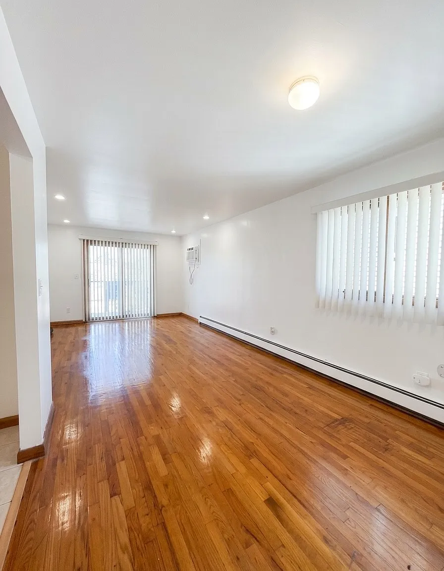 3 bed, $2,800 — Photo 2