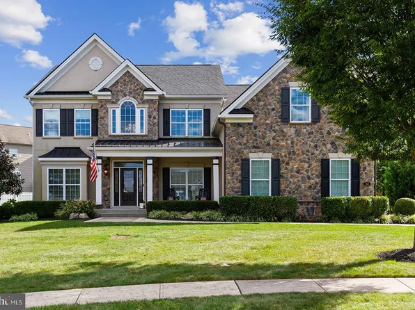 12 Camellia Ct, Trevose, PA 19053