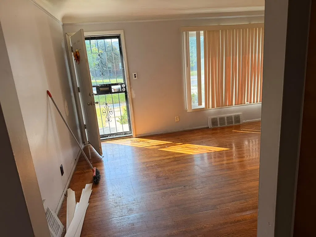 2 bed, 751 sqft, $1,300 — Photo 2