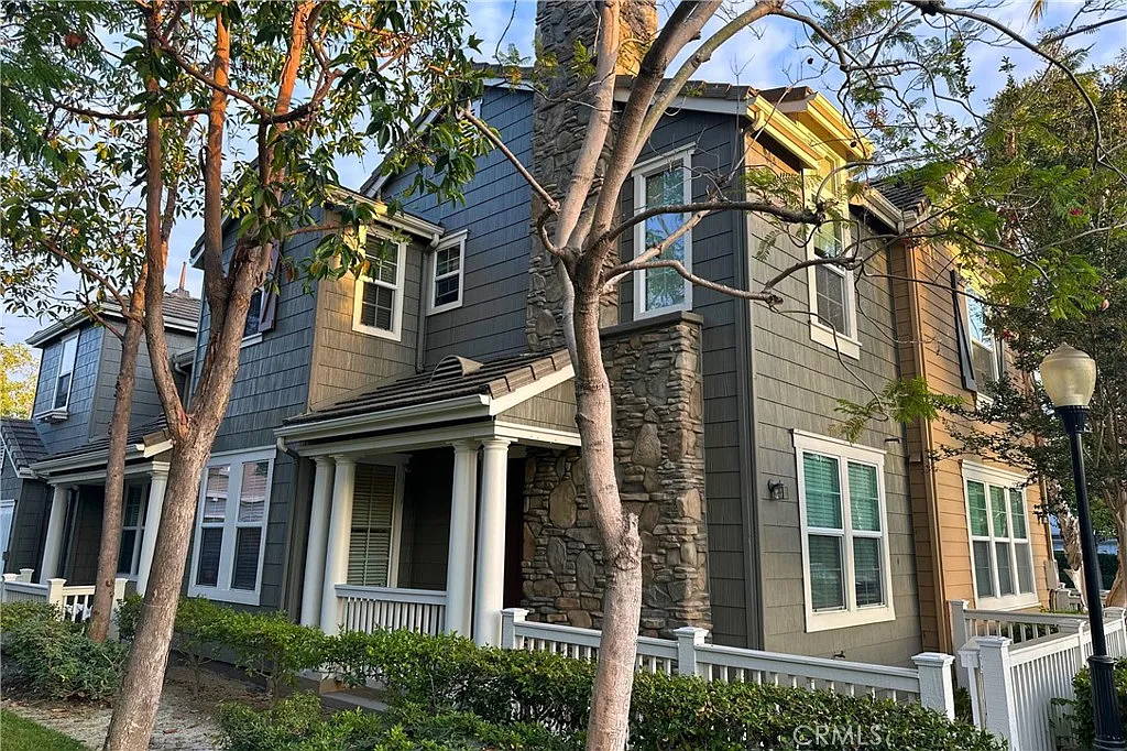3 bed, 2.5 bath, 1736 sqft, $4,500 — Photo 1