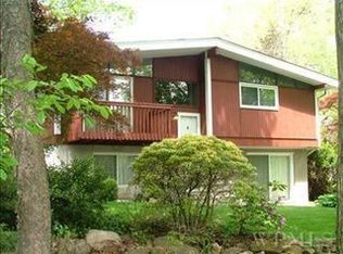 30 Woodland Rd, Pleasantville, NY 10570