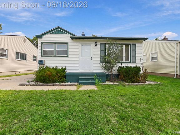 3rd image of 22434 Hillock Ave