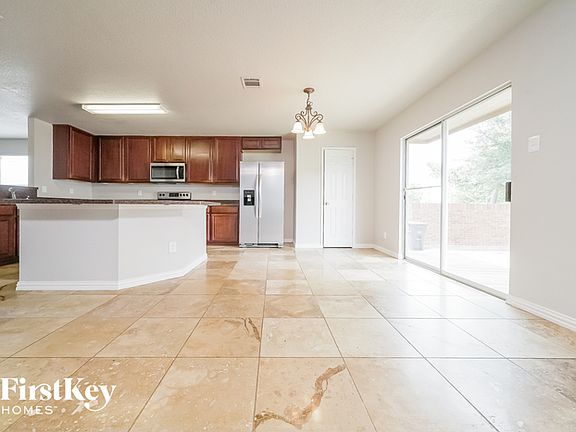 3rd image of 4801 Leaf Hollow Dr