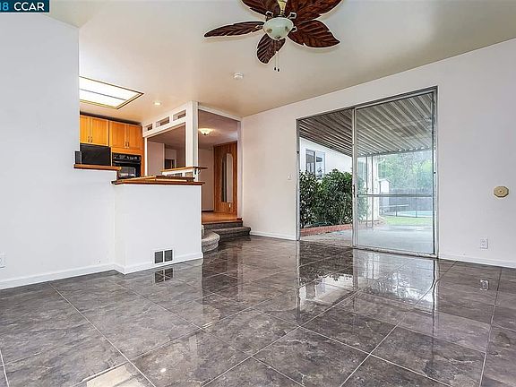 3rd image of 1818 Woodsdale Dr
