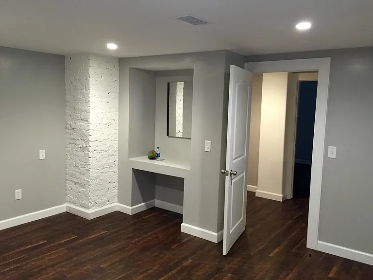 Bedroom 2 w built-in desk/nook