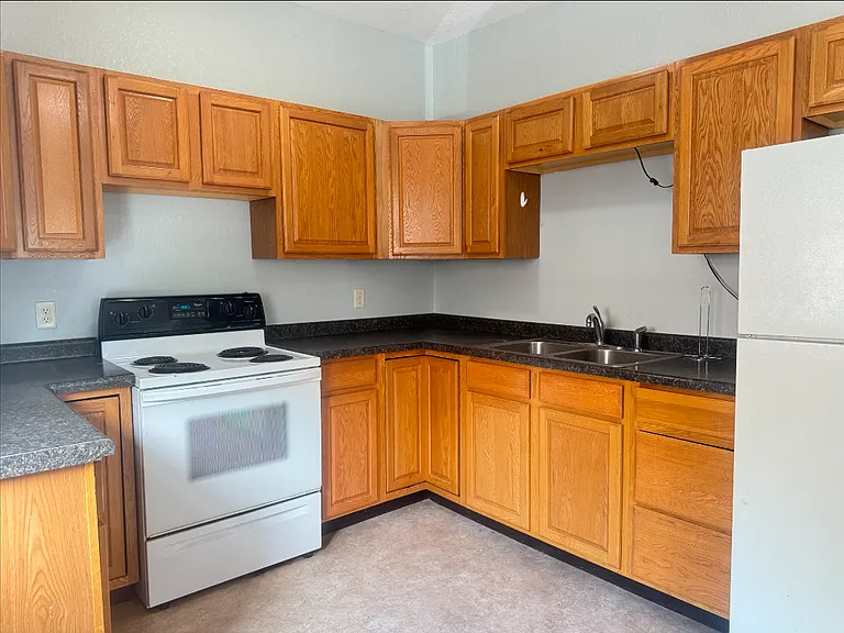907 W 3rd St #B — Photo 6