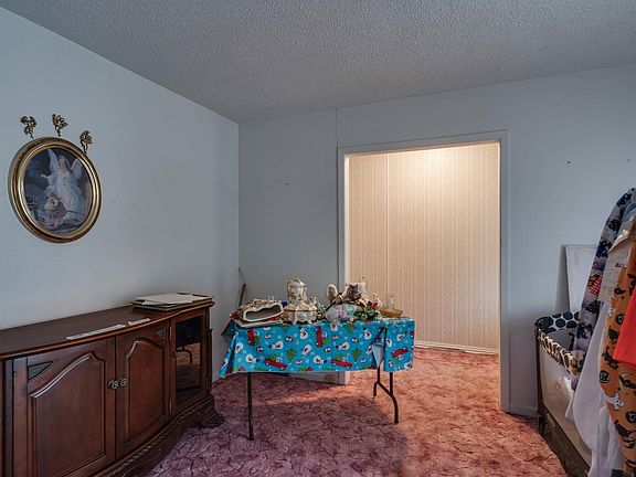 4th image of 4210 Prince Edward Dr