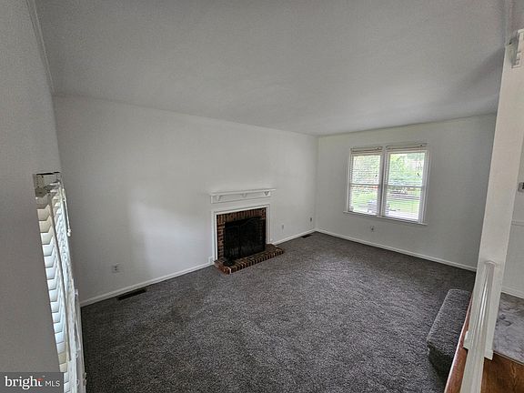 4th image of 2546 Paxton St