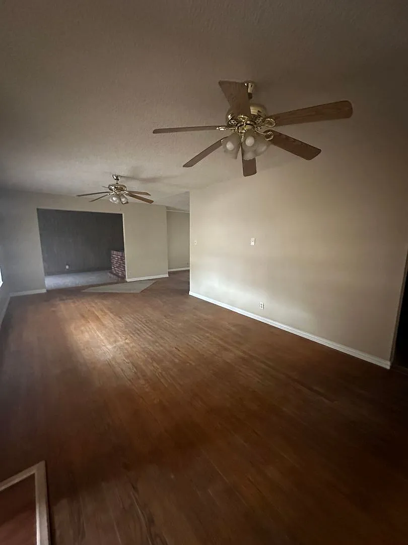 401 S Jefferson Drive — Photo 3