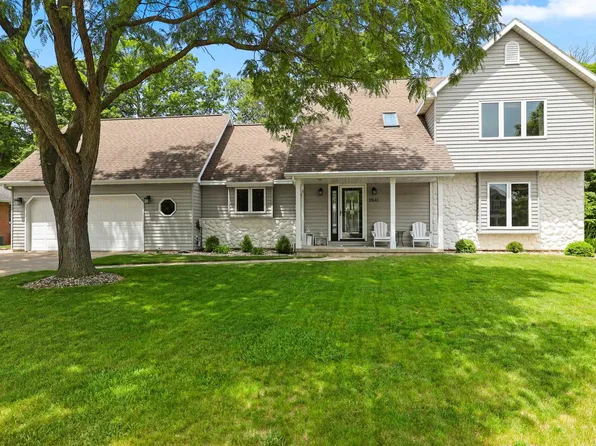 2841 Mayflower Rd, Green Bay, WI 54311
