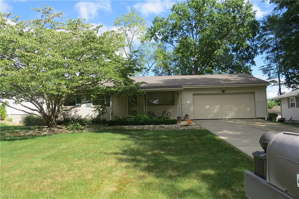4265 Victoria Ter SE photo 1