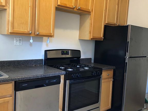 2nd image of 1628 W Lunt Ave #G