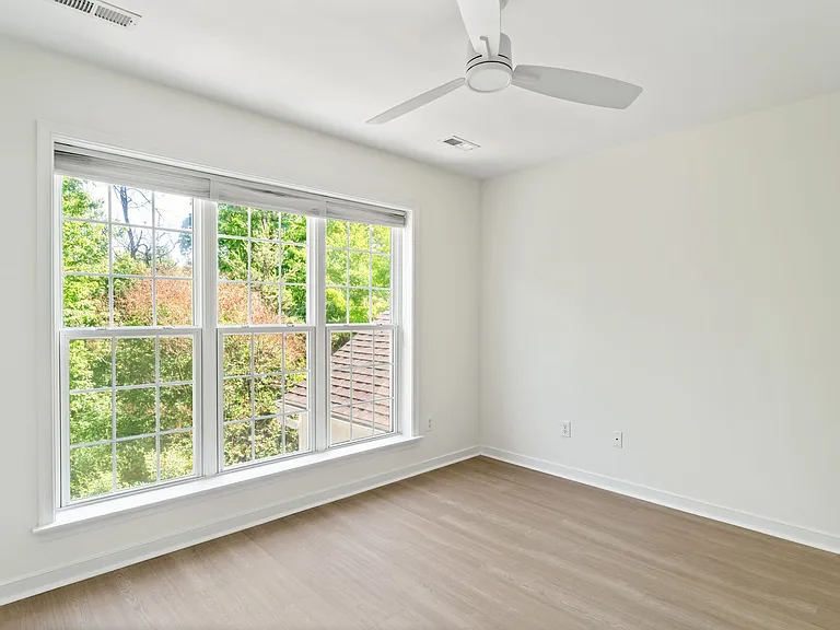 4990 Lake Tree Ln — Photo 43