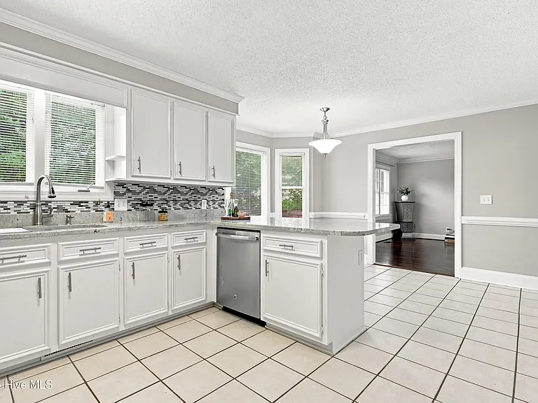 1707 Paramore Dr — Photo 6