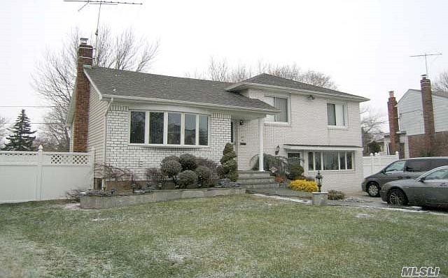 1st image of 43 Meadowwood Ln