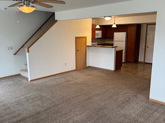 2nd image of 883 Stonecrop Dr