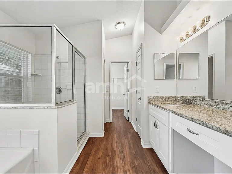 1443 Baythorn Dr — Photo 10