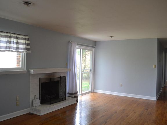 2nd image of 404 Confederate Cir
