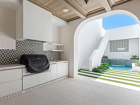 5th image of 29 Sea Garden St