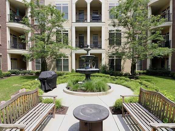2nd image of 450 E Ohio St APT 212