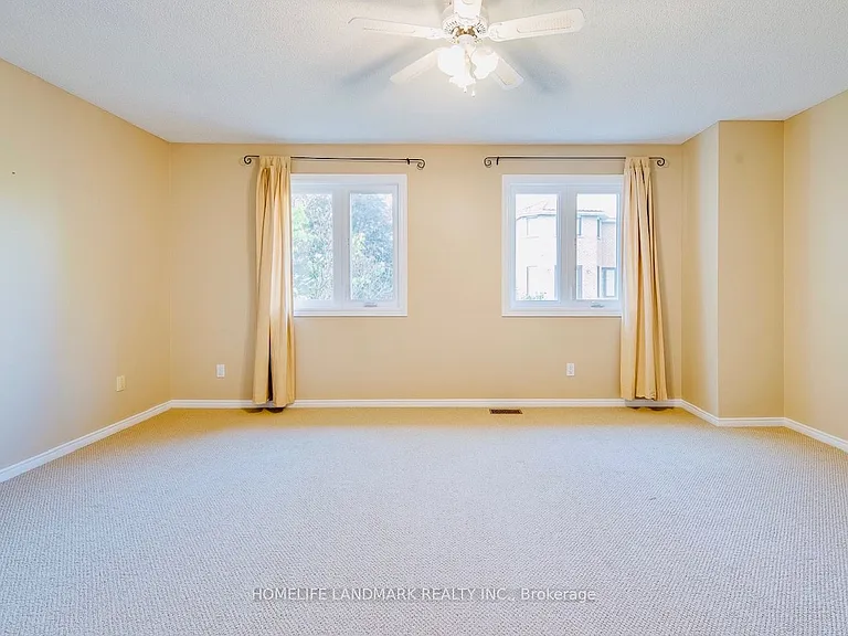 2319 Springfield Cres — Photo 10