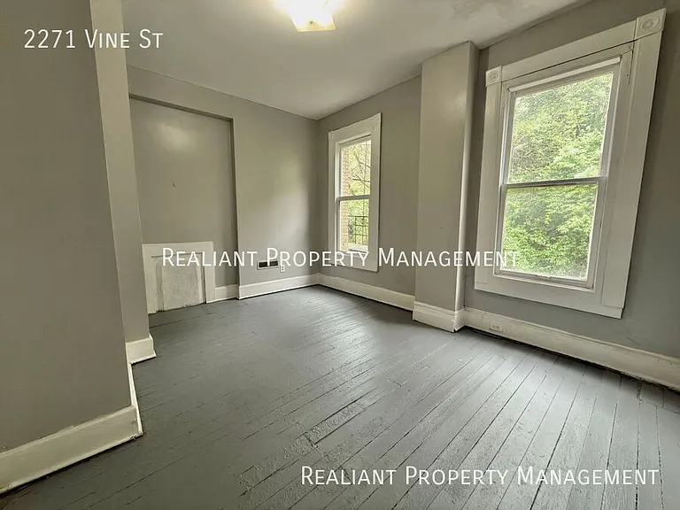 2271 Vine St — Photo 11