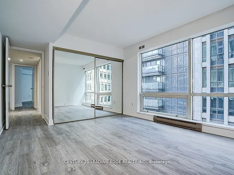 1001 Bay St #514 — Photo 28