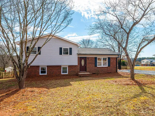 2673 Glenn St, Newton, NC 28658