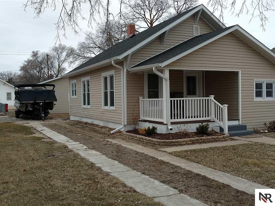 1st image of 127 N 11th Ave