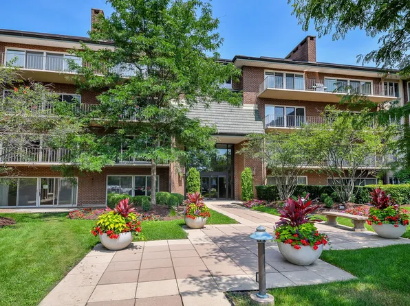 5 Oak Brook Club Dr APT N-305, Oak Brook, IL 60523