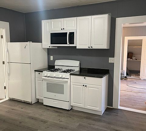 2nd image of 51 Harrison Pl #51