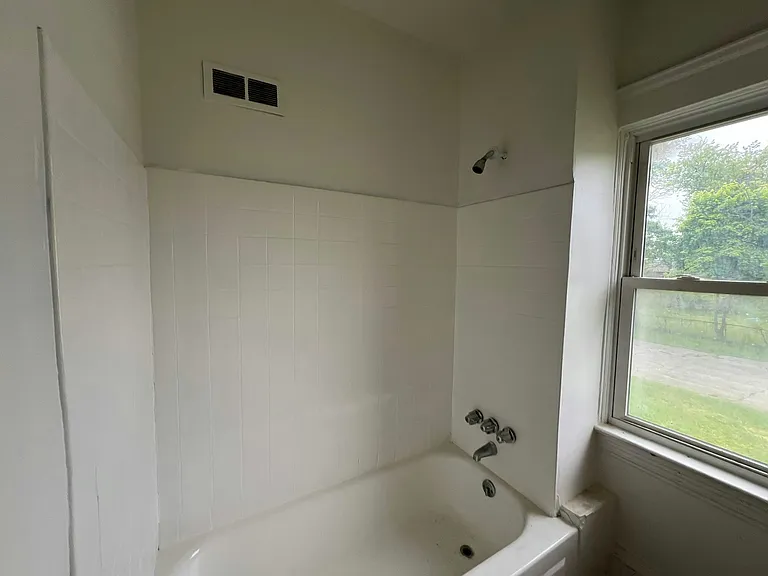 3410 E 135th St #B — Photo 3