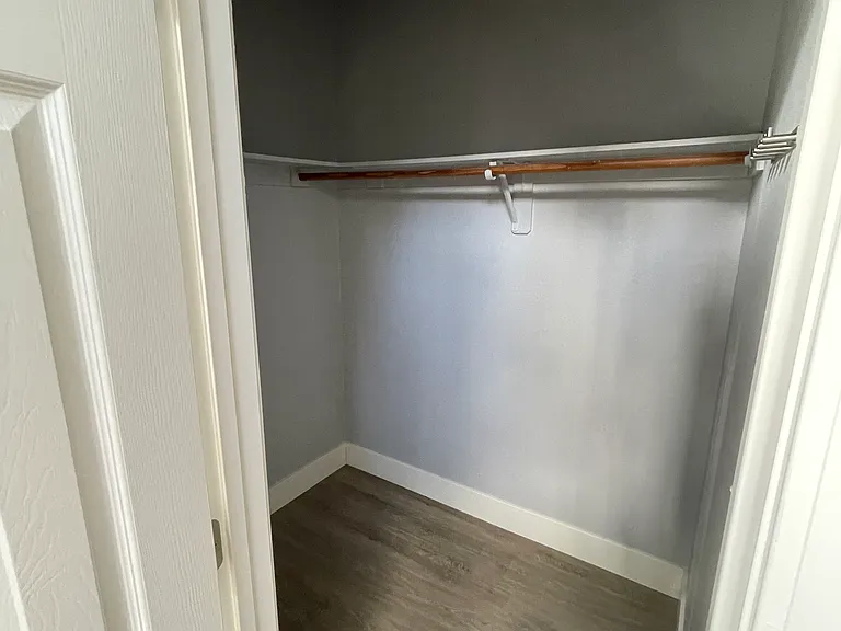 9361 Castleview Dr — Photo 32