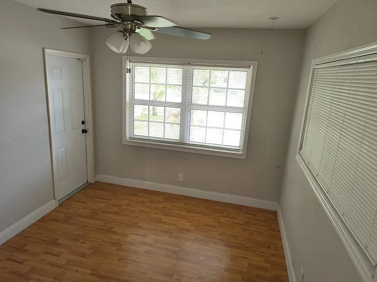 650 Campus Cir — Photo 15