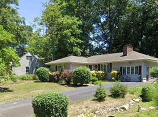 8 Willow Dr, Suffern, NY 10901