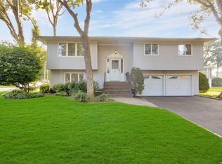 12 Jean Ct, Farmingdale, NY 11735