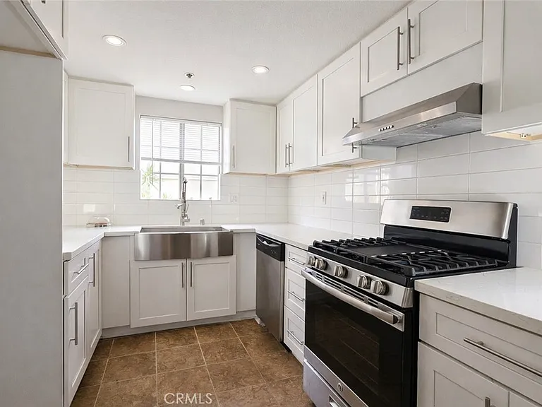 598 S 2nd St #B — Photo 6