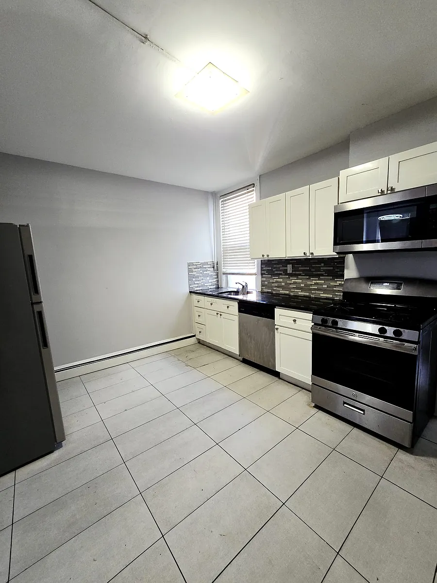 Building Photo - 22 Leonard St #1B