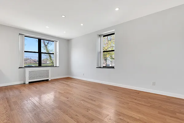 Sold by Bond New York | media 33