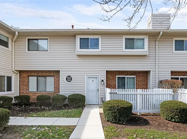 4314 Hyde Park Unit 4, North Olmsted, OH 44070
