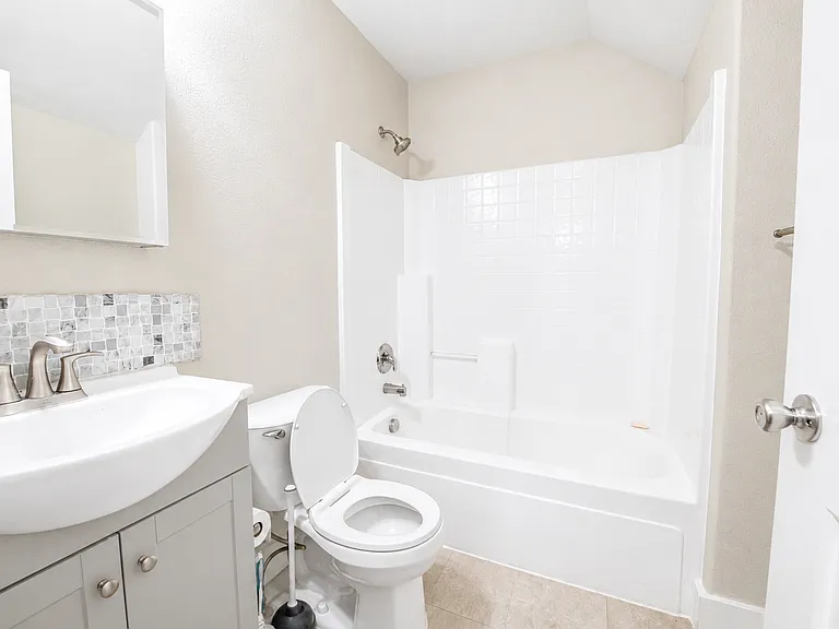 18165 N Midland Blvd — Photo 15