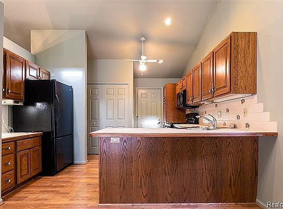 3rd image of 9408 Woodland Ct