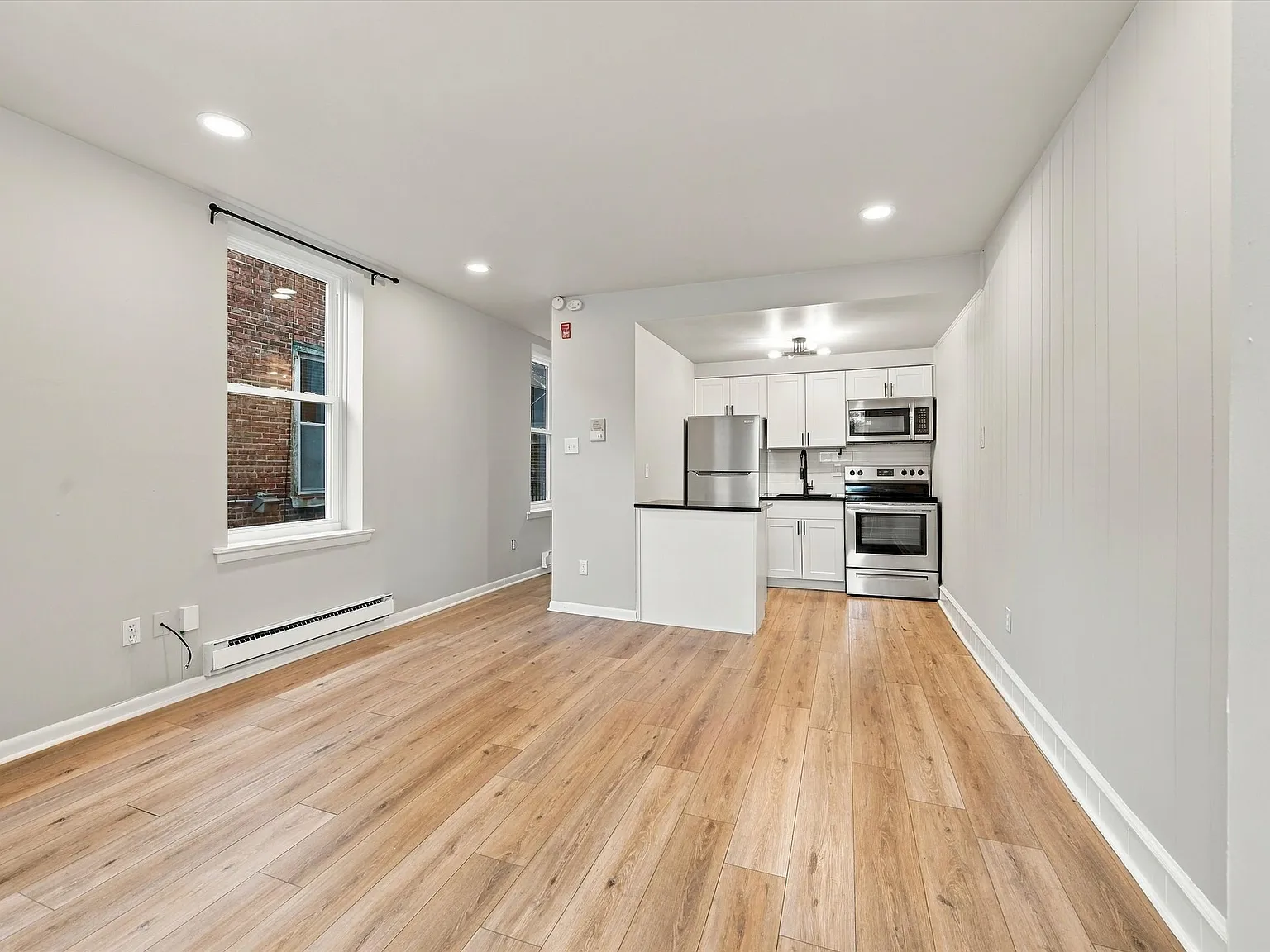 Washington Square West Studio — Photo 3