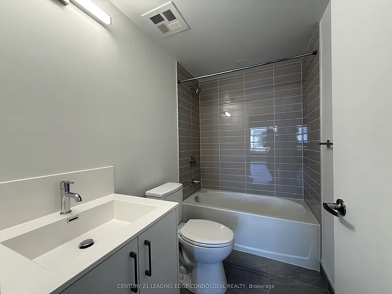 4010 Eglinton Ave W #920 — Photo 8