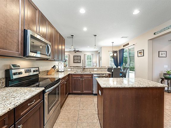 4th image of 685 Holly Springs Ter